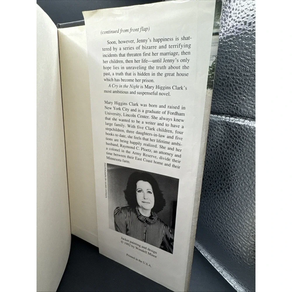 A Cry in‎ the Night by Mary Higgins Clark Hardback with Dust Jacket